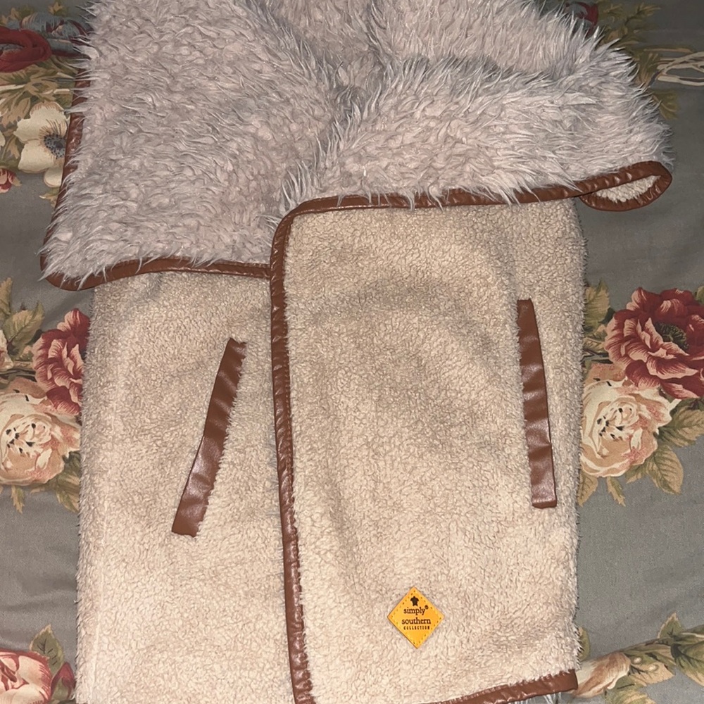 Simply Southern Cream Fuzzy Vest Jacket Women